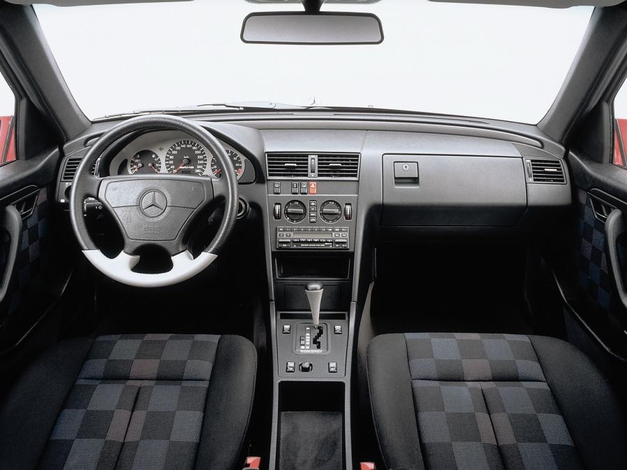 Торпедо Mercedes-Benz C36 AMG (W202) 1993 года  (фото 7 из 13)